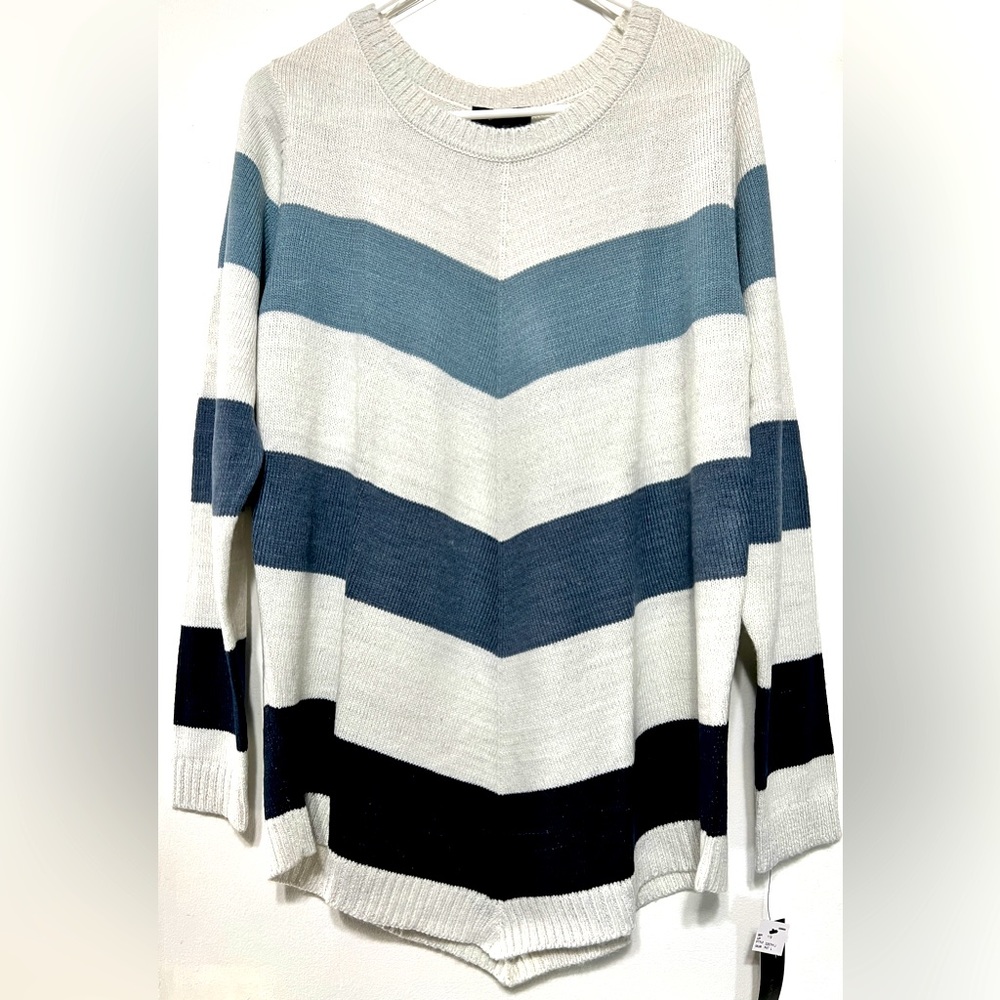 Sweater, round neck, white with blue stripes